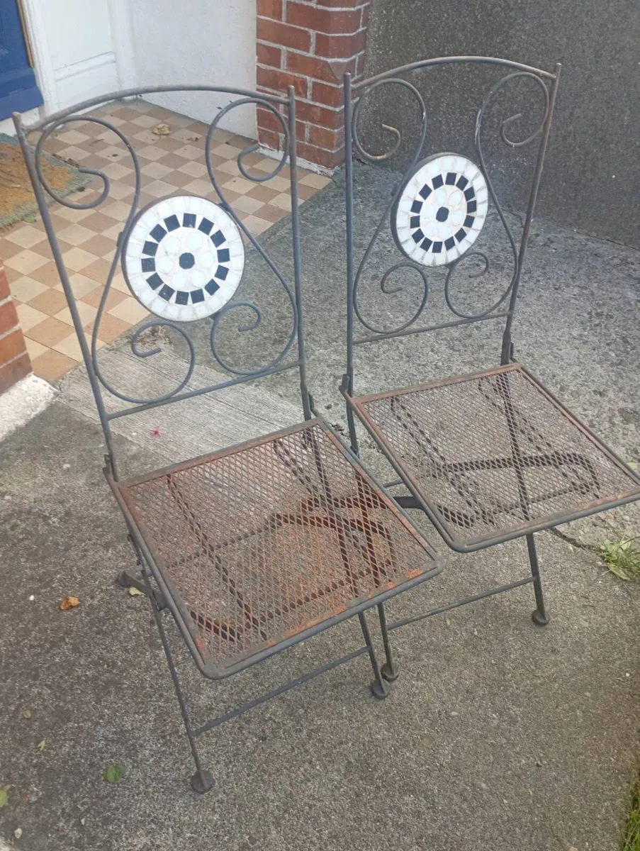 2 heavy patio chairs - Image 1