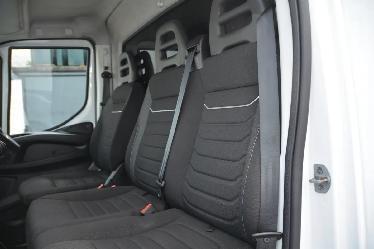 Iveco Daily Curtain Side 6 pallet capacity - Image 4
