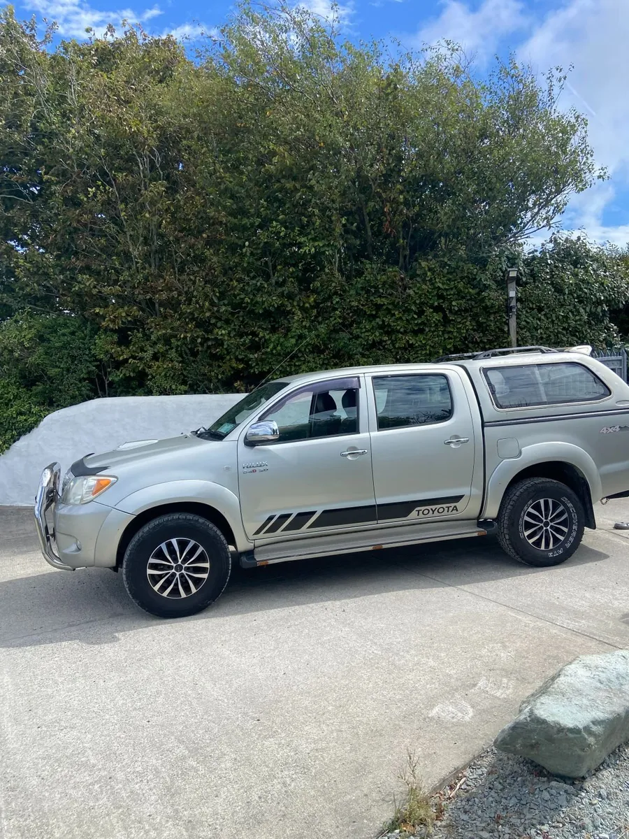 TOYOTA HILUX 3.0 Crew Cab !! - Image 2