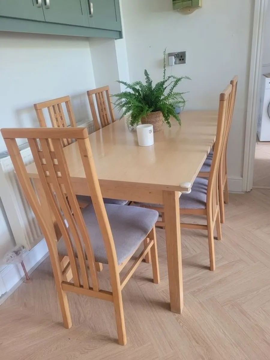 Kitchen table and chairs - Image 2
