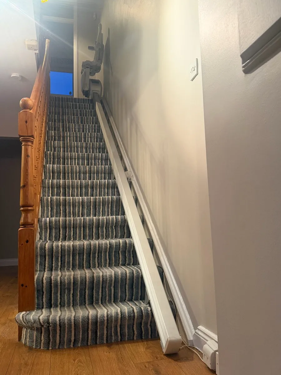 Straight flight stair lift like new. - Image 2