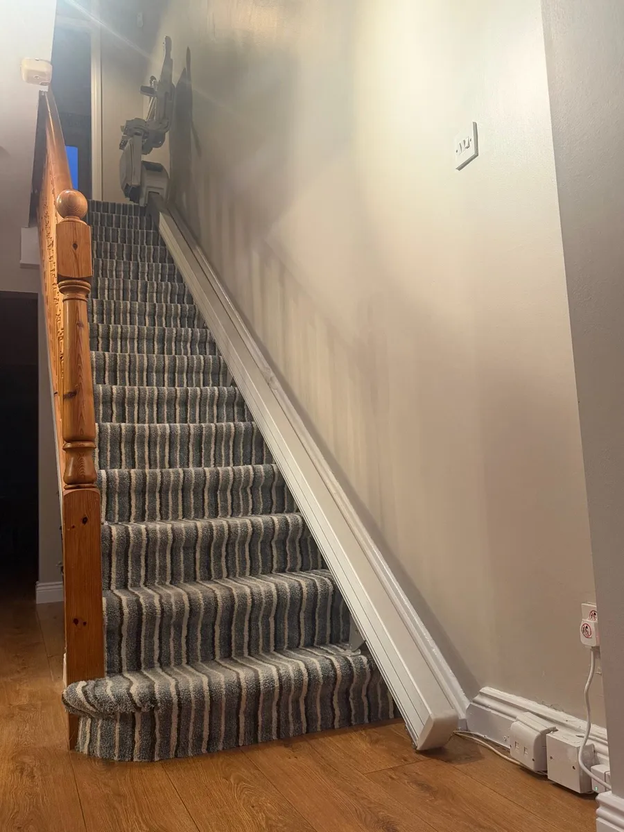 Straight flight stair lift like new. - Image 3