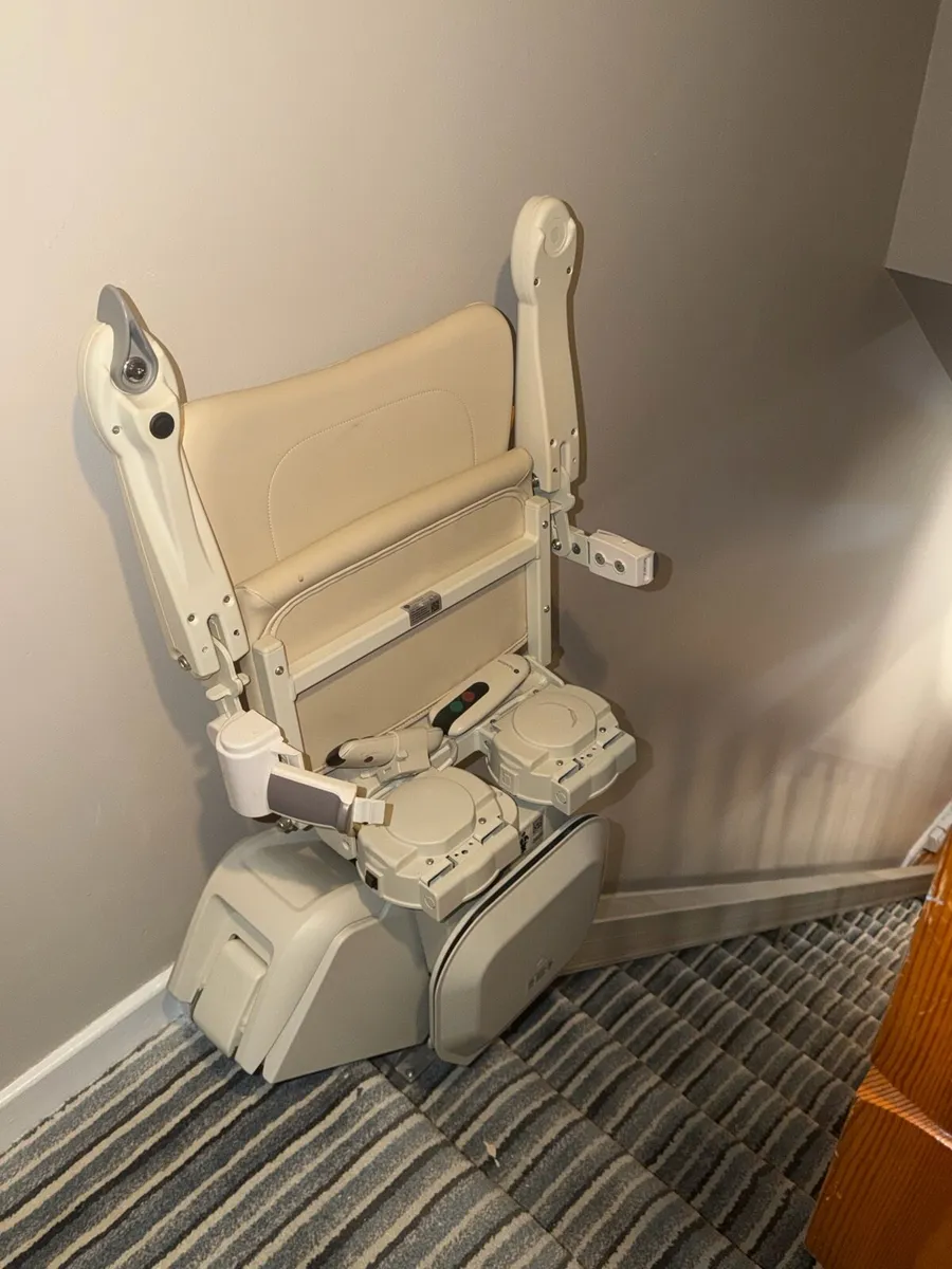 Straight flight stair lift like new. - Image 4