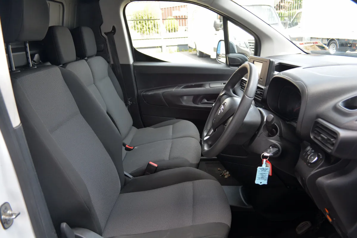 Opel Combo 3-seat cab - HP/Leasing available - Image 4