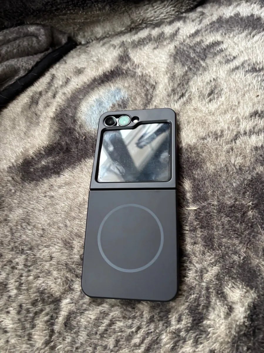 Samsung Z flip 7 FE - Image 2