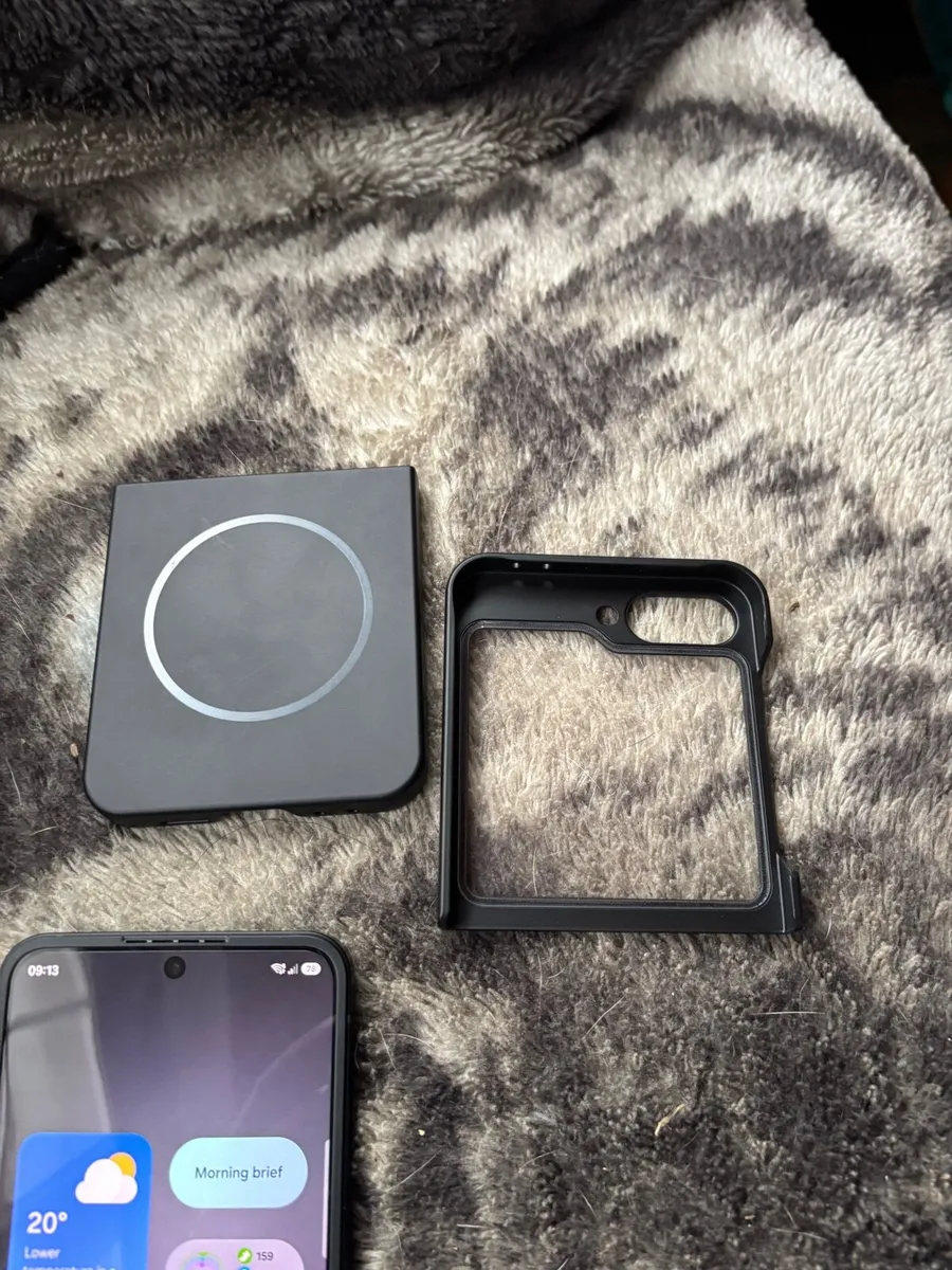 Samsung Z flip 7 FE - Image 4