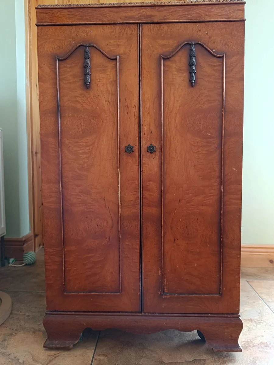 Antique drinks cocktail cabinet - Image 1