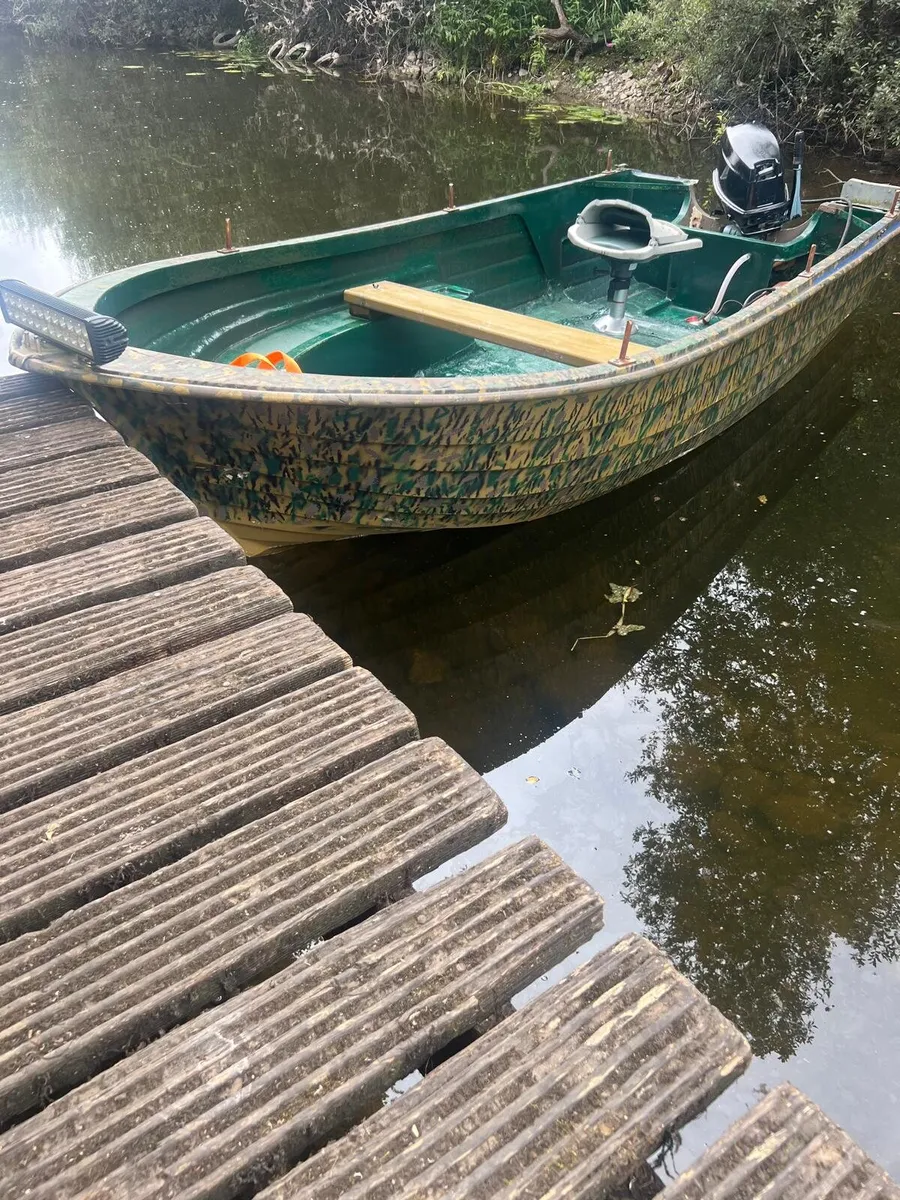 Duck shooting boat - Image 1