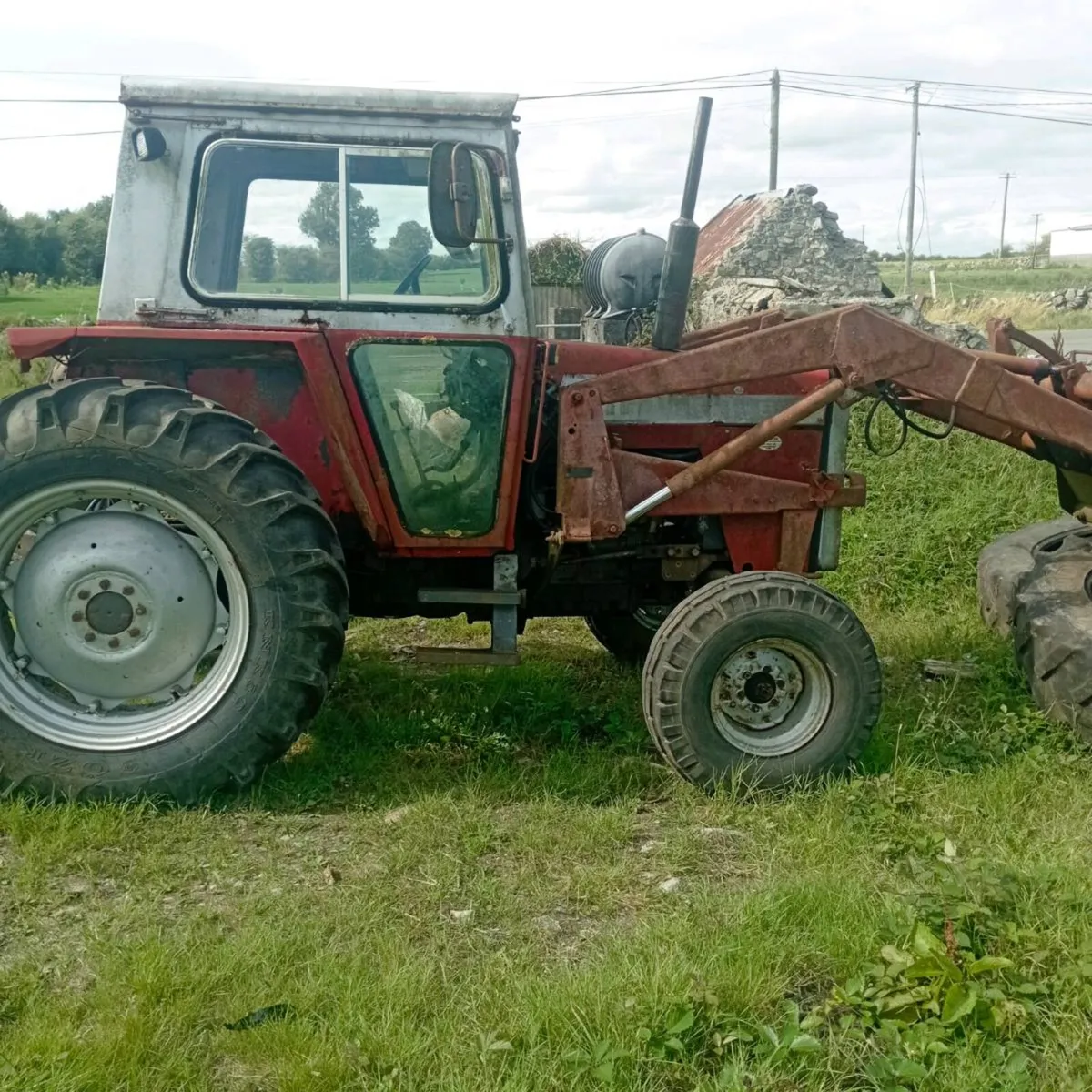 Massey Ferguson 590 with tax book - Image 2