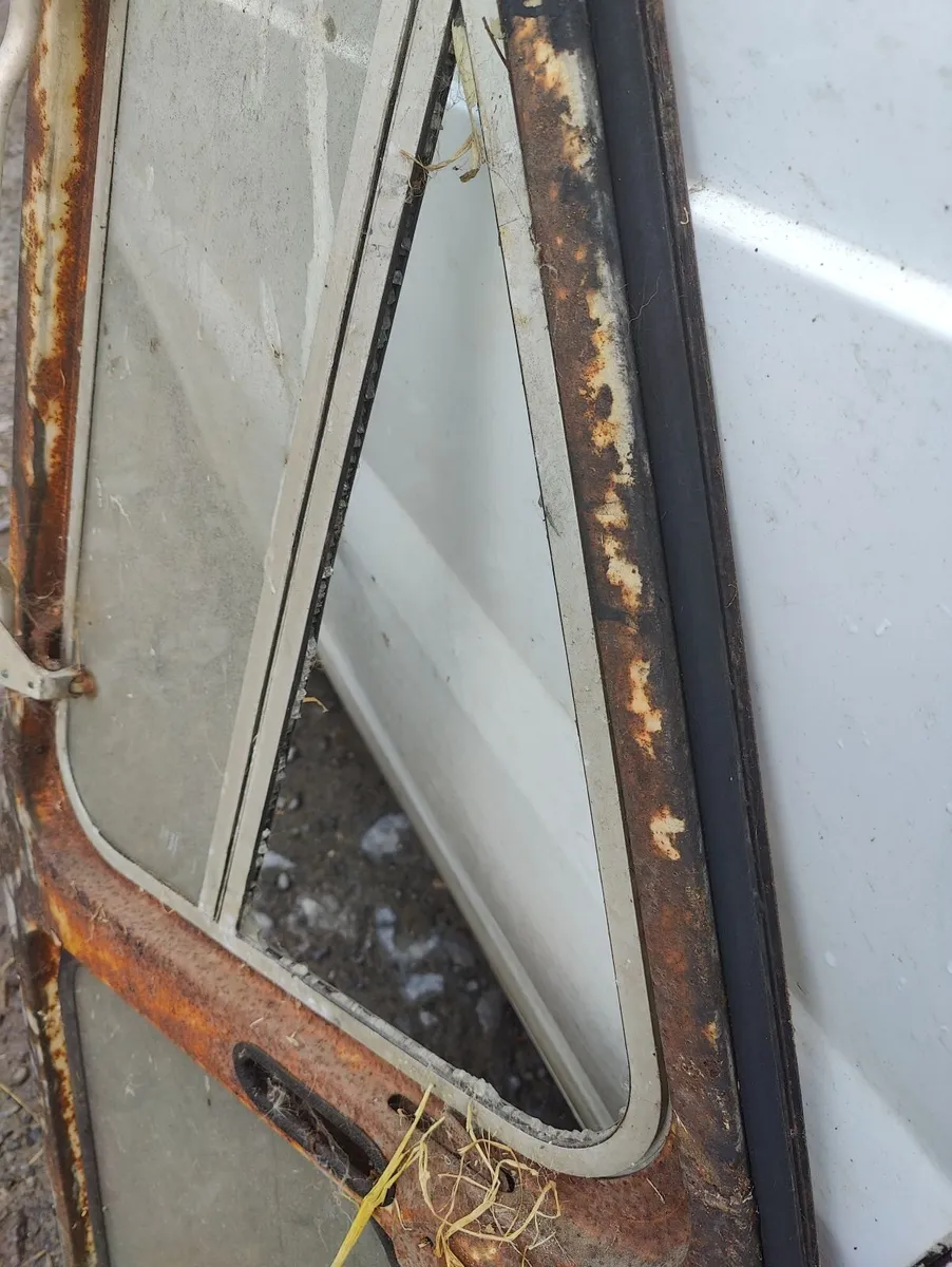 David Brown 885 bonnet and two right hand door - Image 1