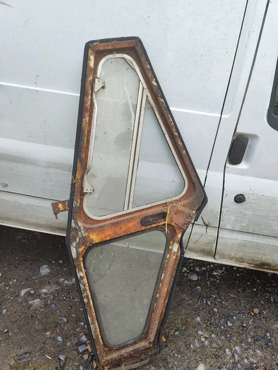David Brown 885 bonnet and two right hand door - Image 2