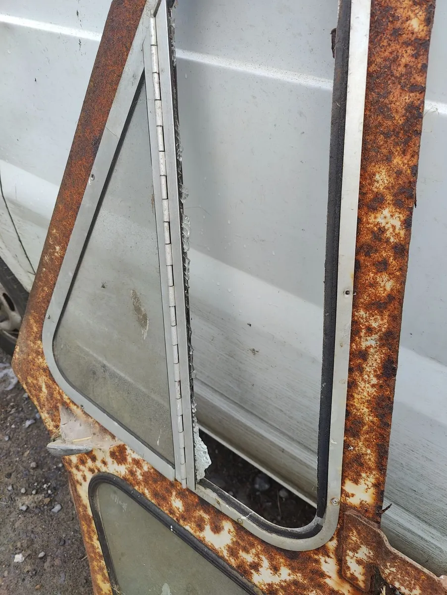 David Brown 885 bonnet and two right hand door - Image 3