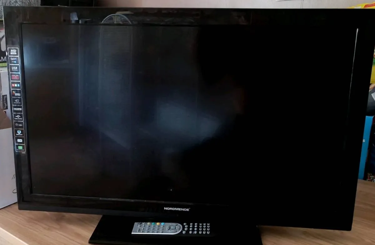 32 inch non smart tv - Image 4