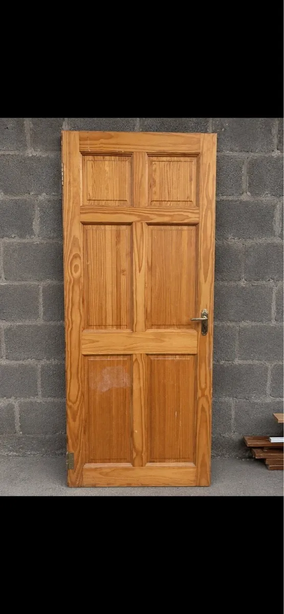 8 Pine Internal Doors - €30 each - Image 2