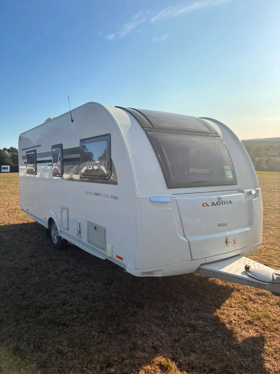 Adria  Fixed island bed - Image 1
