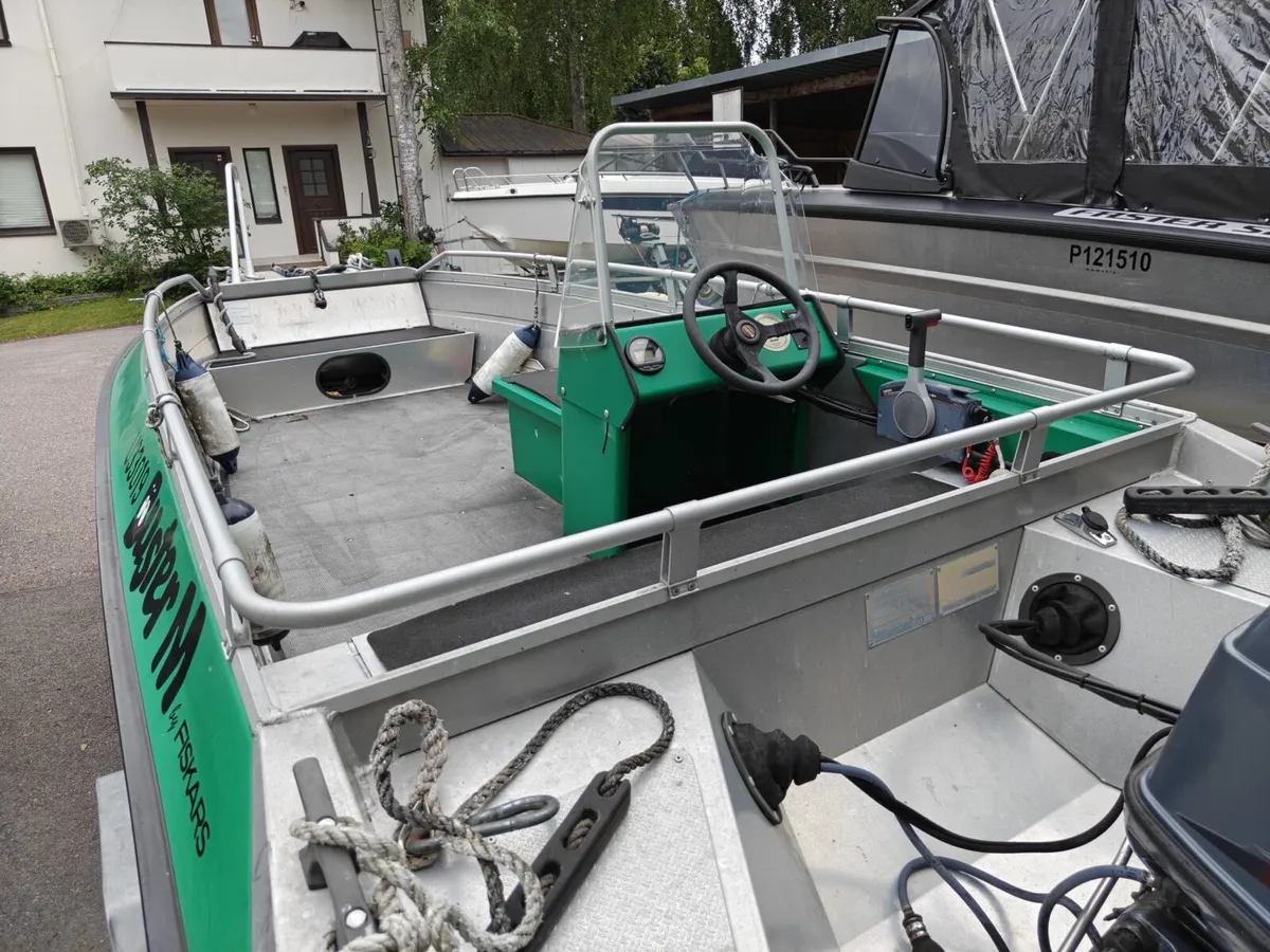 Fishing boat buster m - Image 3