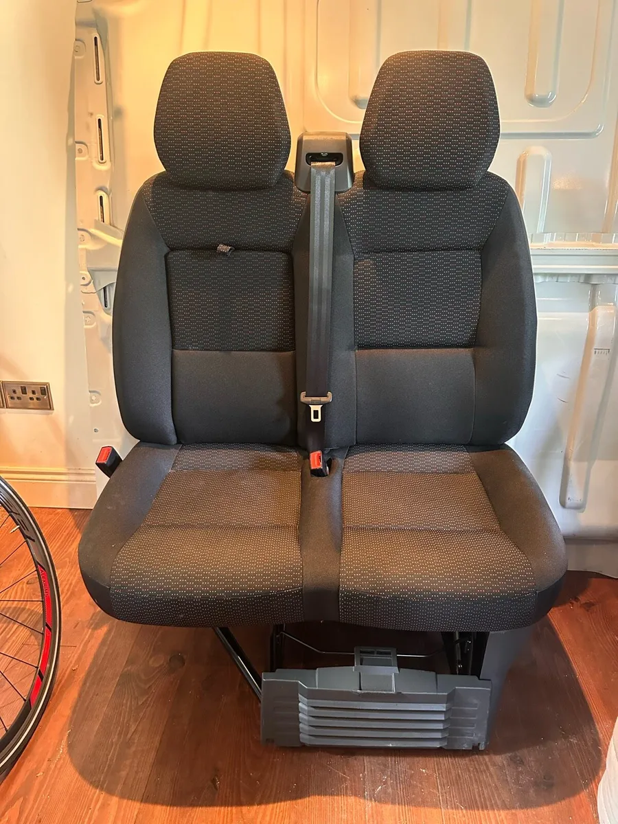 Double passenger seat - Image 1