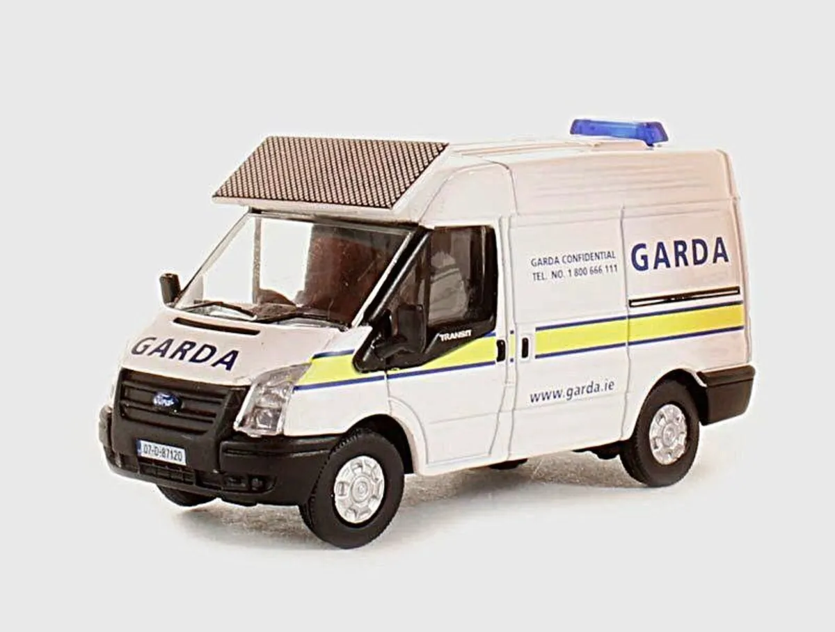 1;76 Die cast Garda van, Free Post - Image 2
