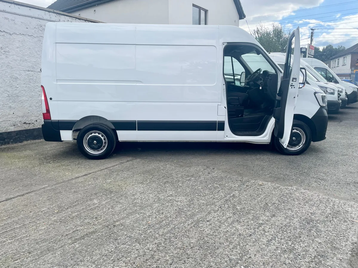 Renault Master MM35 2.3DCI  130BHP FWD MWB,2022 - Image 3