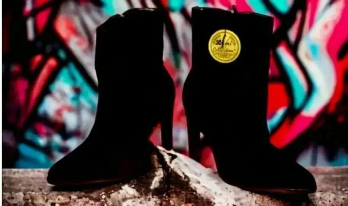 BNWT 'Harrods In Store' Boots - Image 1