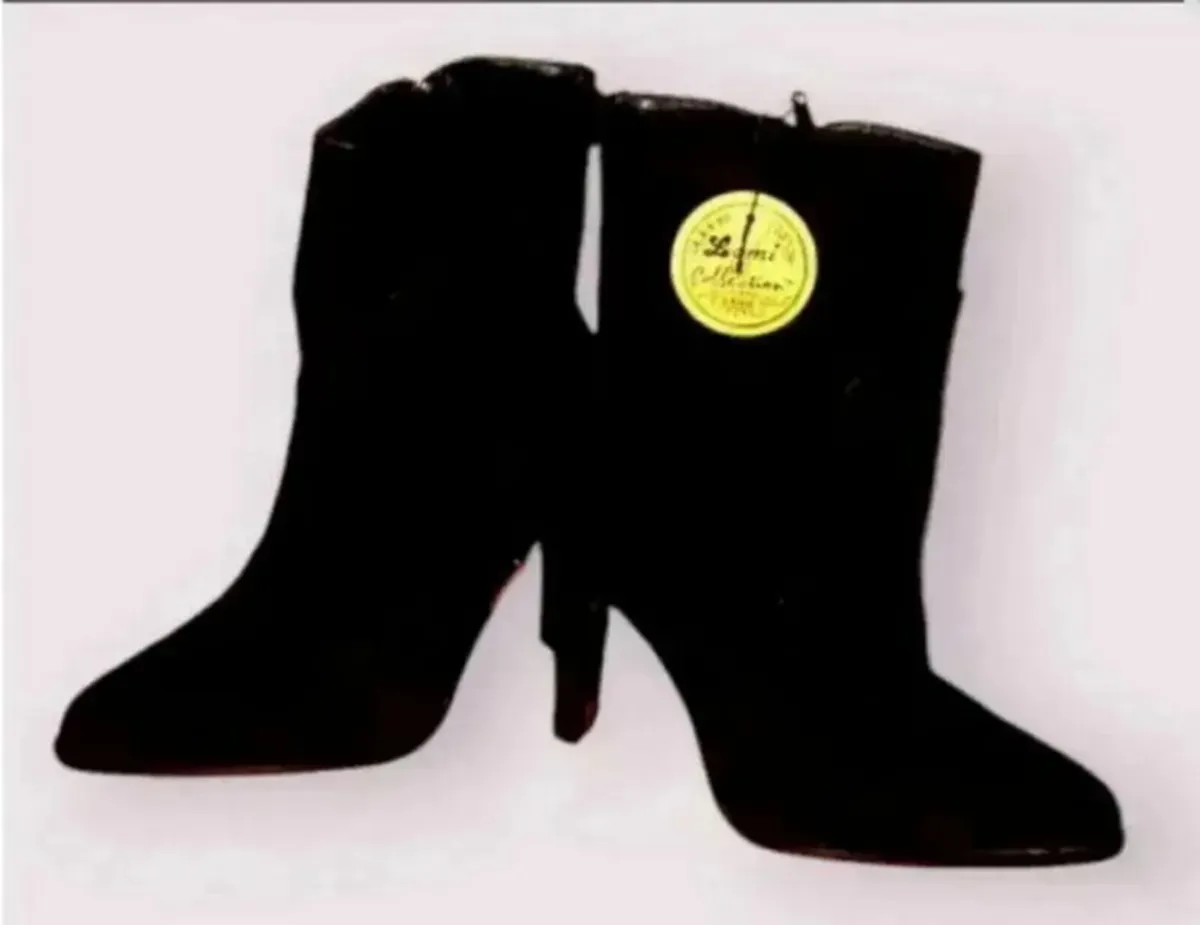 BNWT 'Harrods In Store' Boots - Image 2