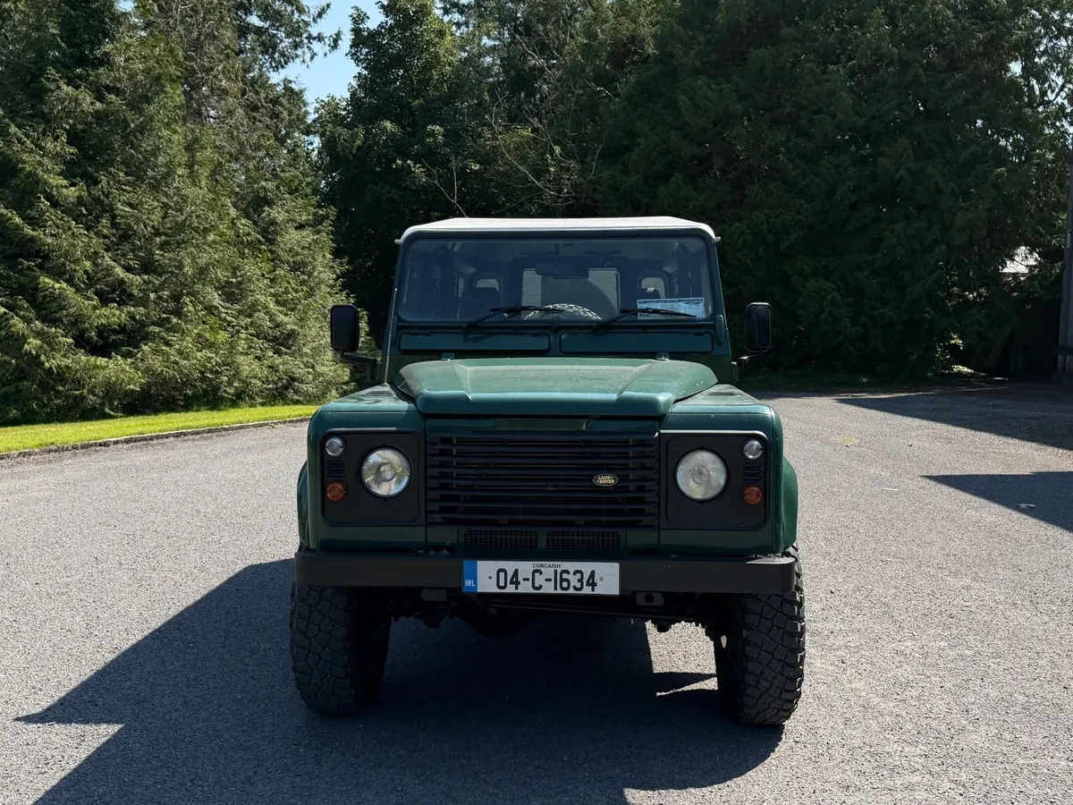 Land Rover Defender 2004 - Image 2