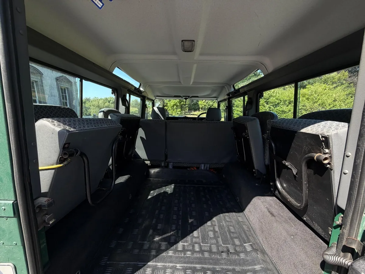 Land Rover Defender 2004 - Image 4