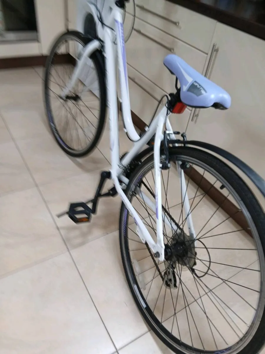 LADIES BIKE 28 INCH WHEELS NEW - Image 2