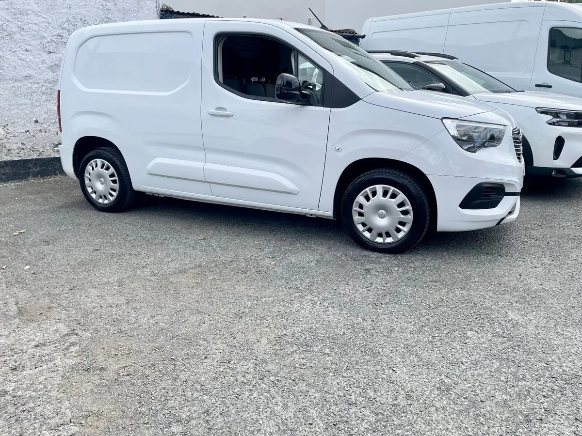 Opel Combo Sportive 1.5 CDTI Diesel 100PS SWB,2023 - Image 2