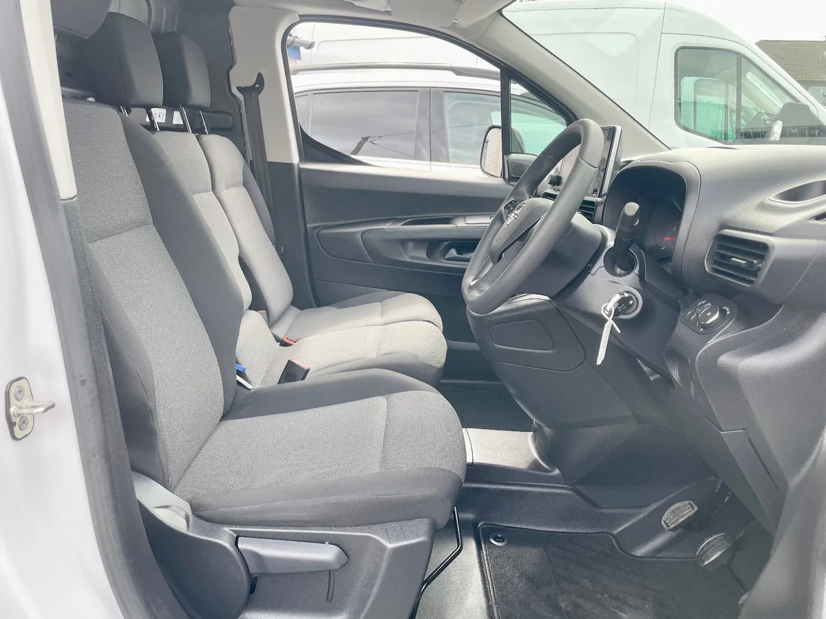 Opel Combo Sportive 1.5 CDTI Diesel 100PS SWB,2023 - Image 4