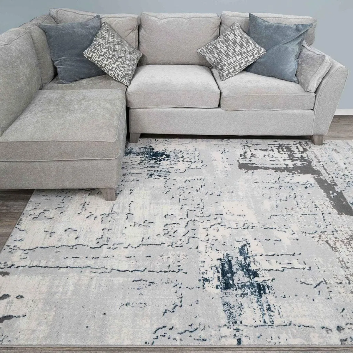 Designer Abstract Painterly Living Room Rug Dense - Image 1