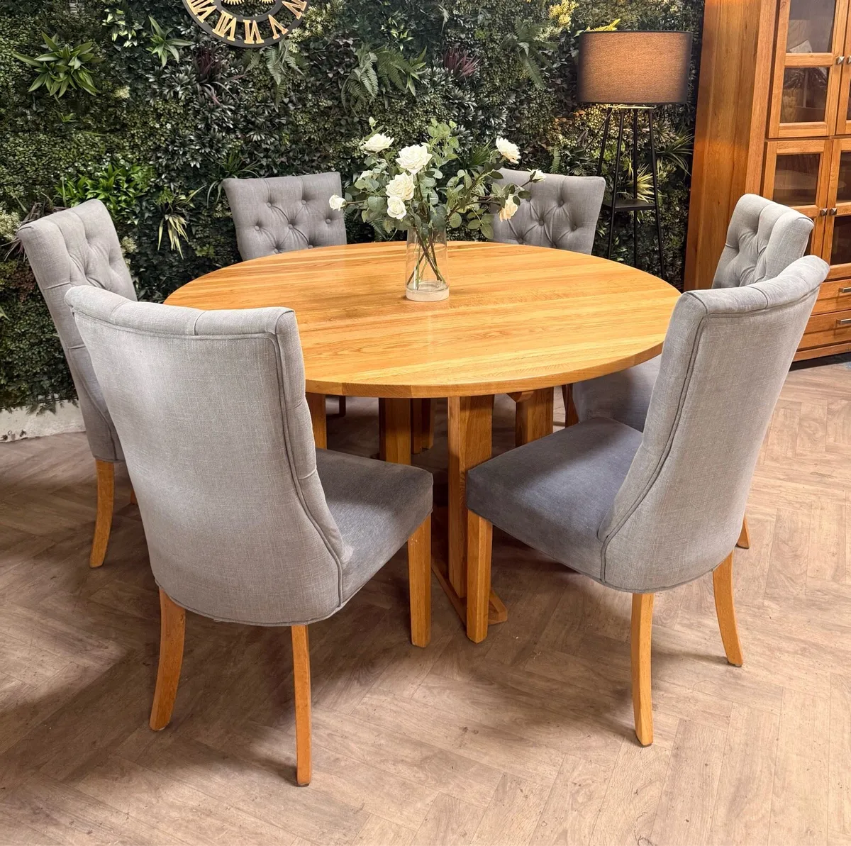 Solid oak dining table with 6 chairs - Image 2