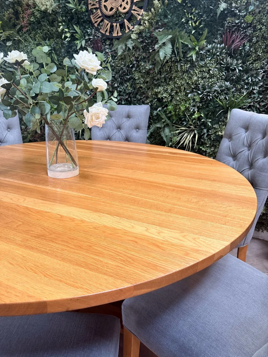 Solid oak dining table with 6 chairs - Image 3