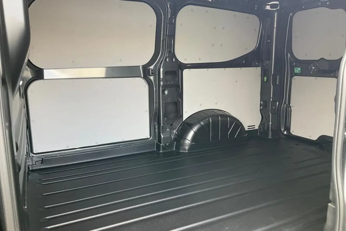 Ford Transit Custom 320 L1  FWD 2.0 EcoBlue 136ps - Image 4