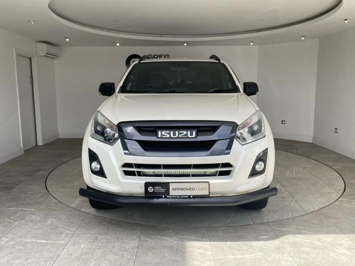 Isuzu D-Max 1.9 Blade Double Cab 4x4 - Image 2