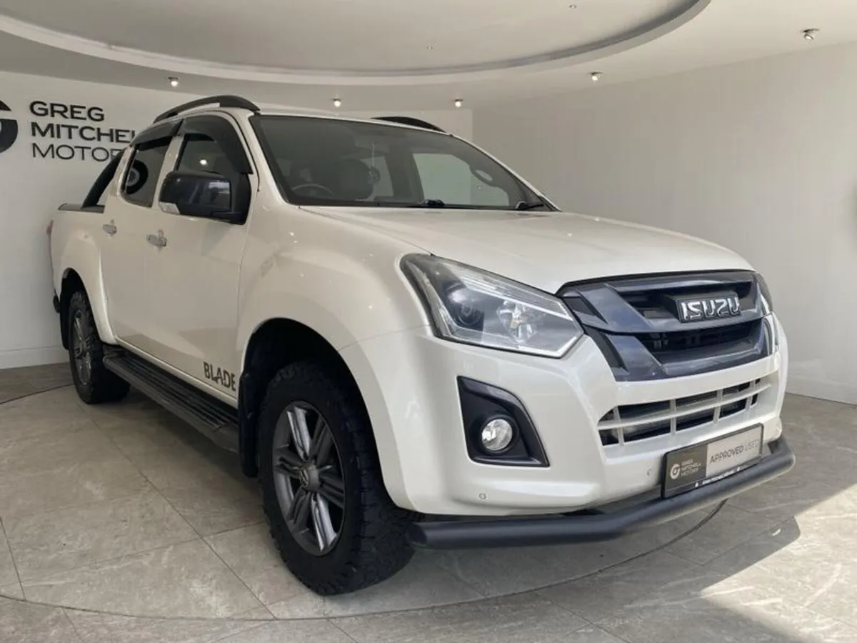 Isuzu D-Max 1.9 Blade Double Cab 4x4 - Image 3