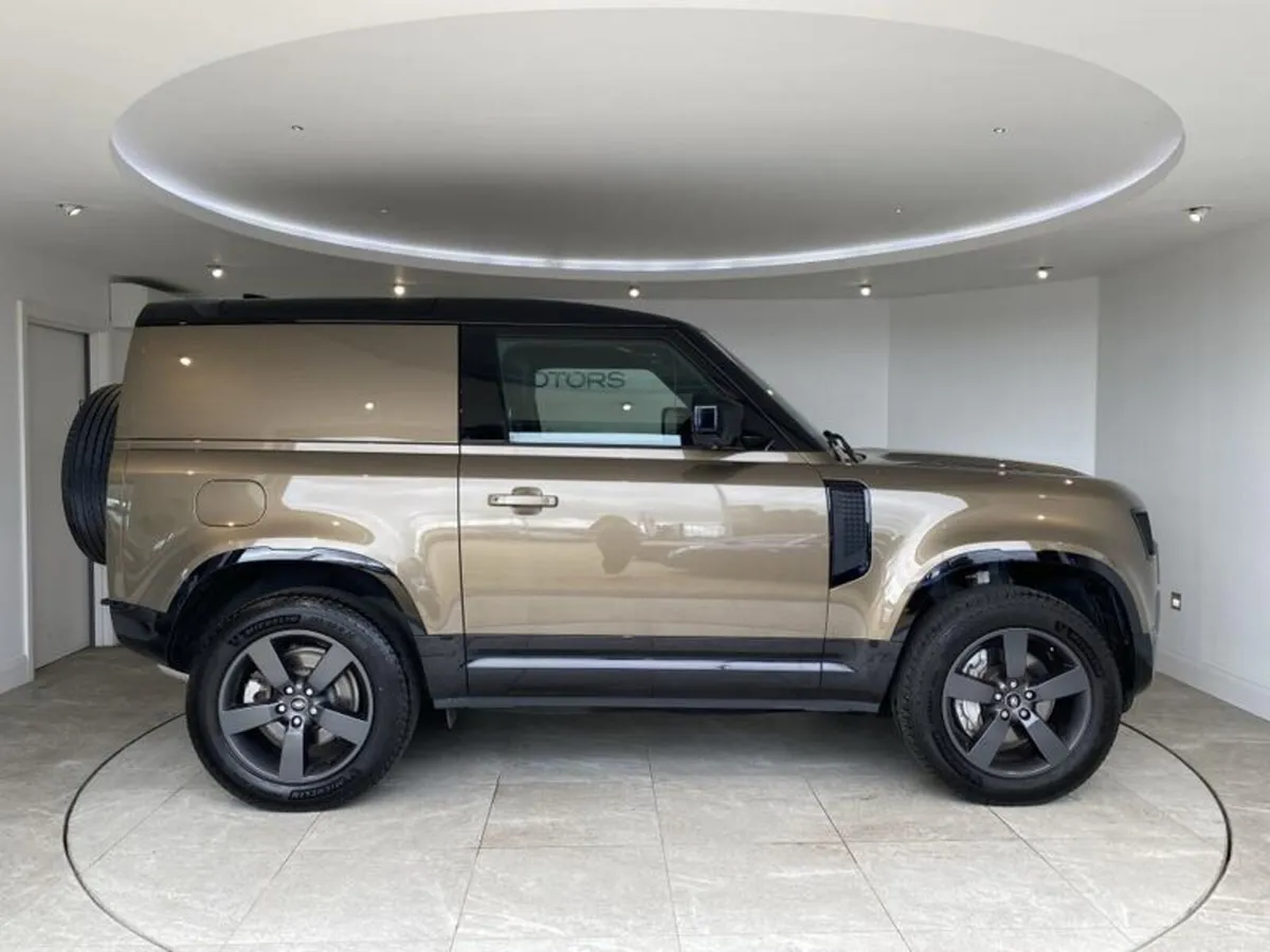 Land Rover Defender 90  3.0 D350  X-Dynamic HSE Au - Image 4
