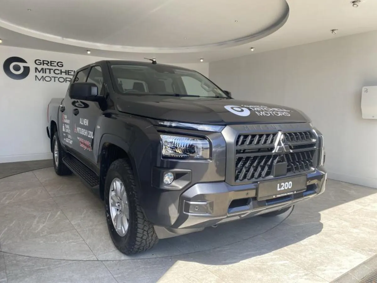 Mitsubishi L200 2.4 Bi-Turbo D Titan Double Cab Pi - Image 3