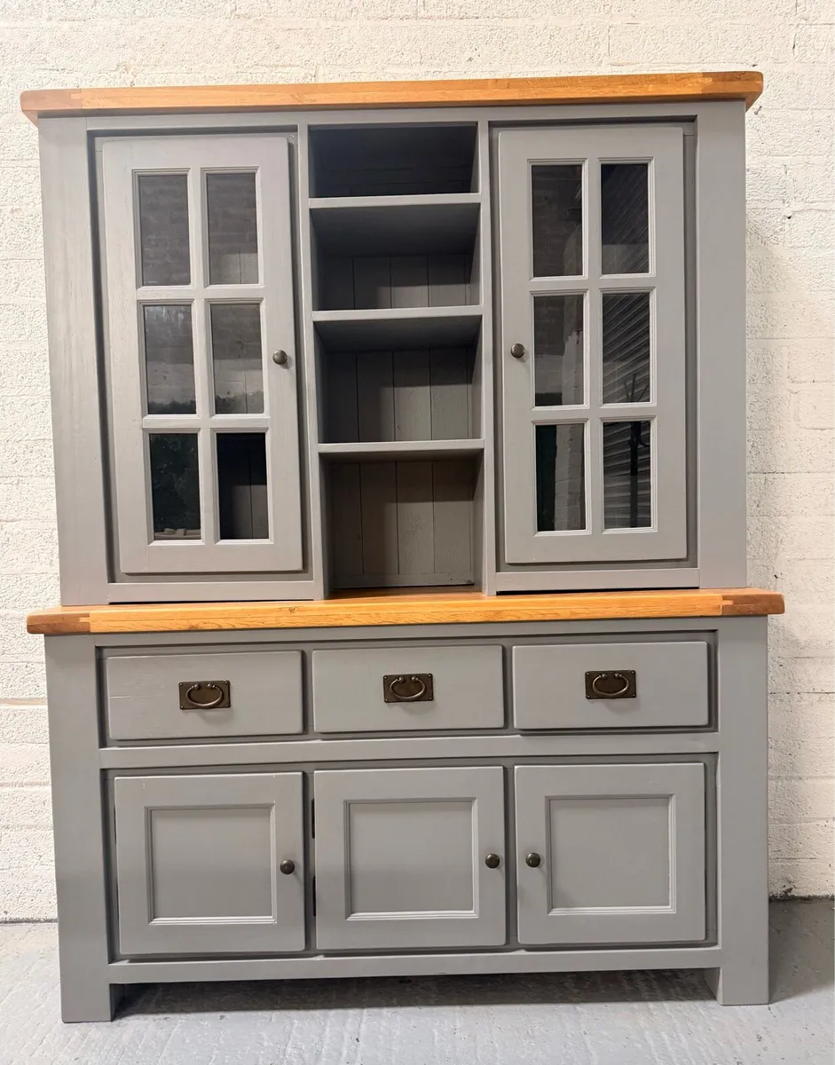 Solid oak kitchen dresser - Image 1