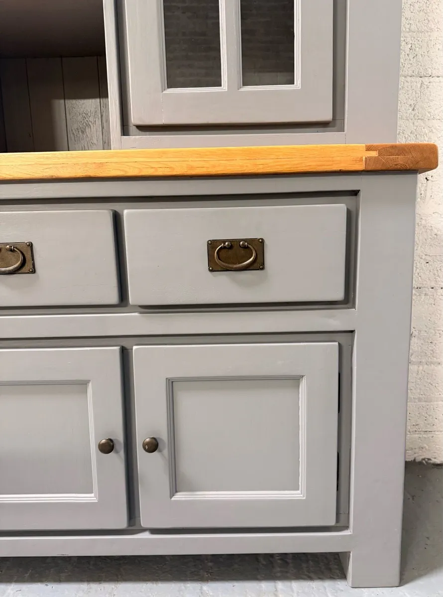 Solid oak kitchen dresser - Image 3