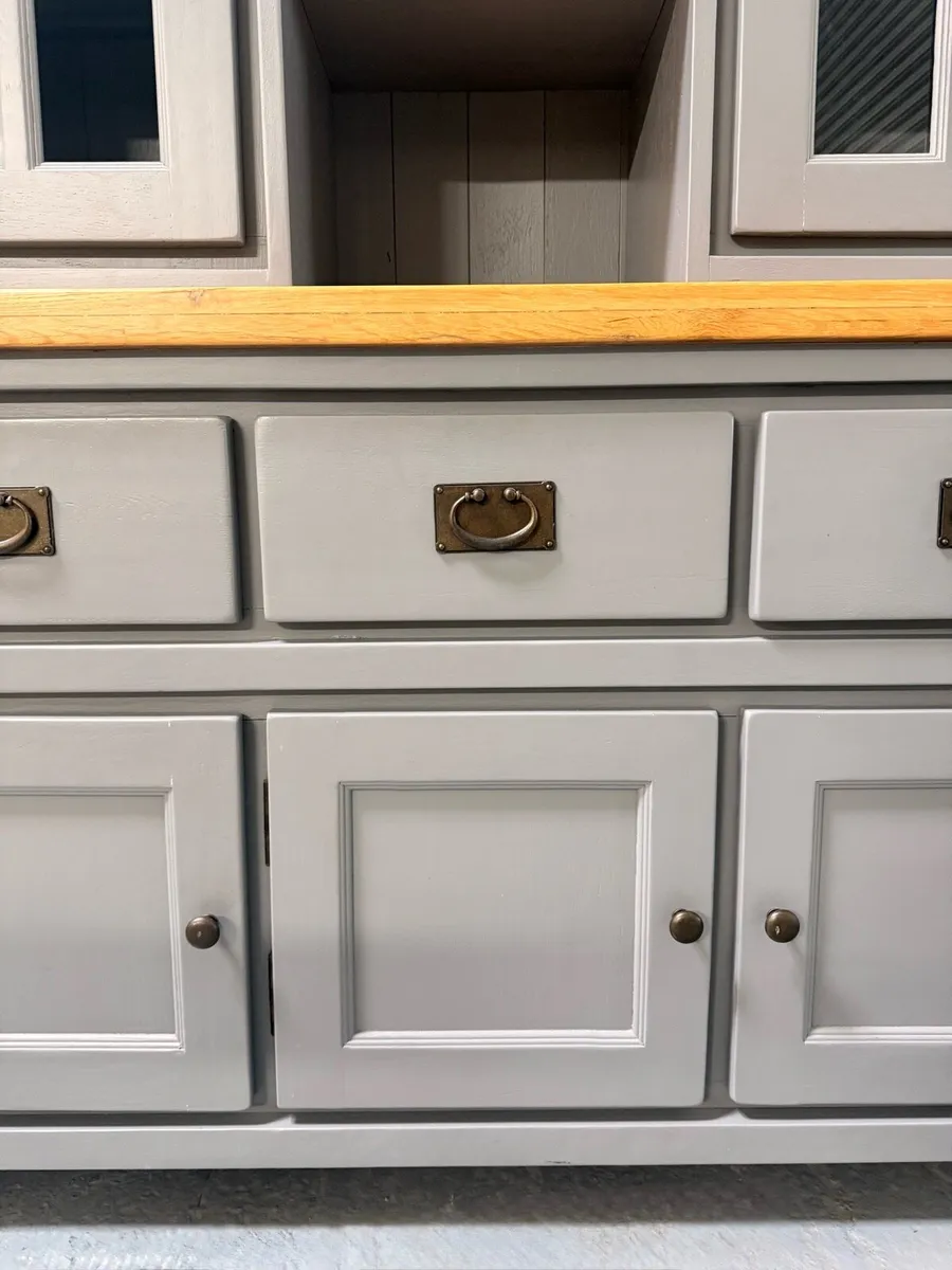 Solid oak kitchen dresser - Image 4
