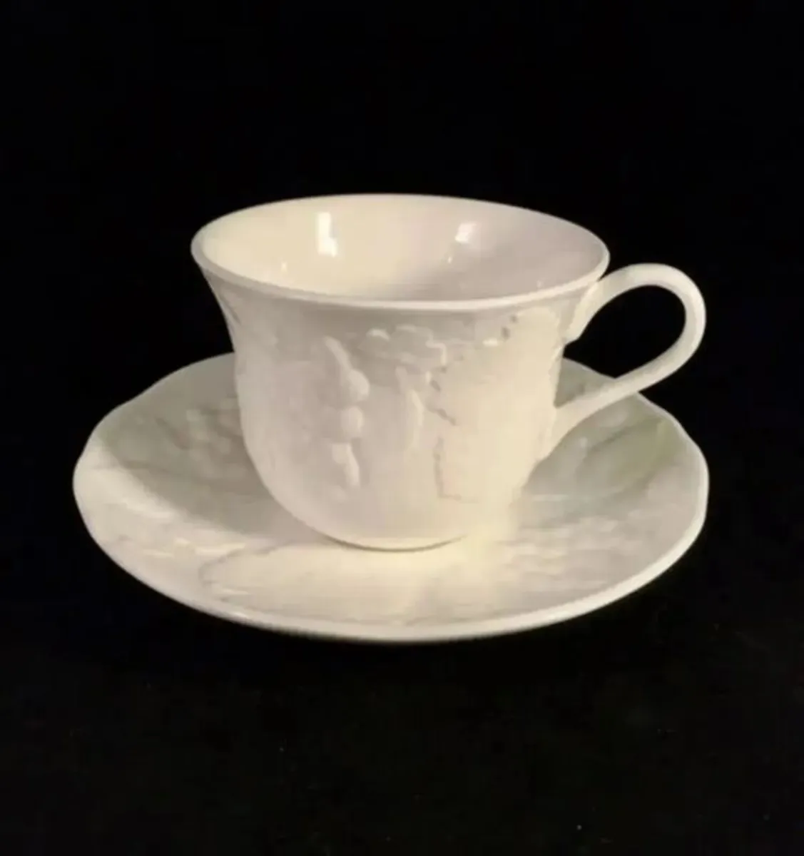 5 New Wedgewood Strawberry & Vine Cups & Saucers - Image 1