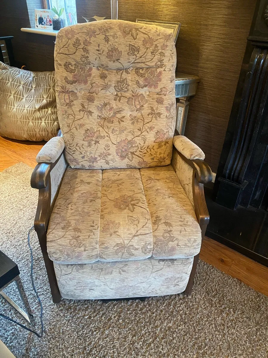 Recliner chair - Image 1