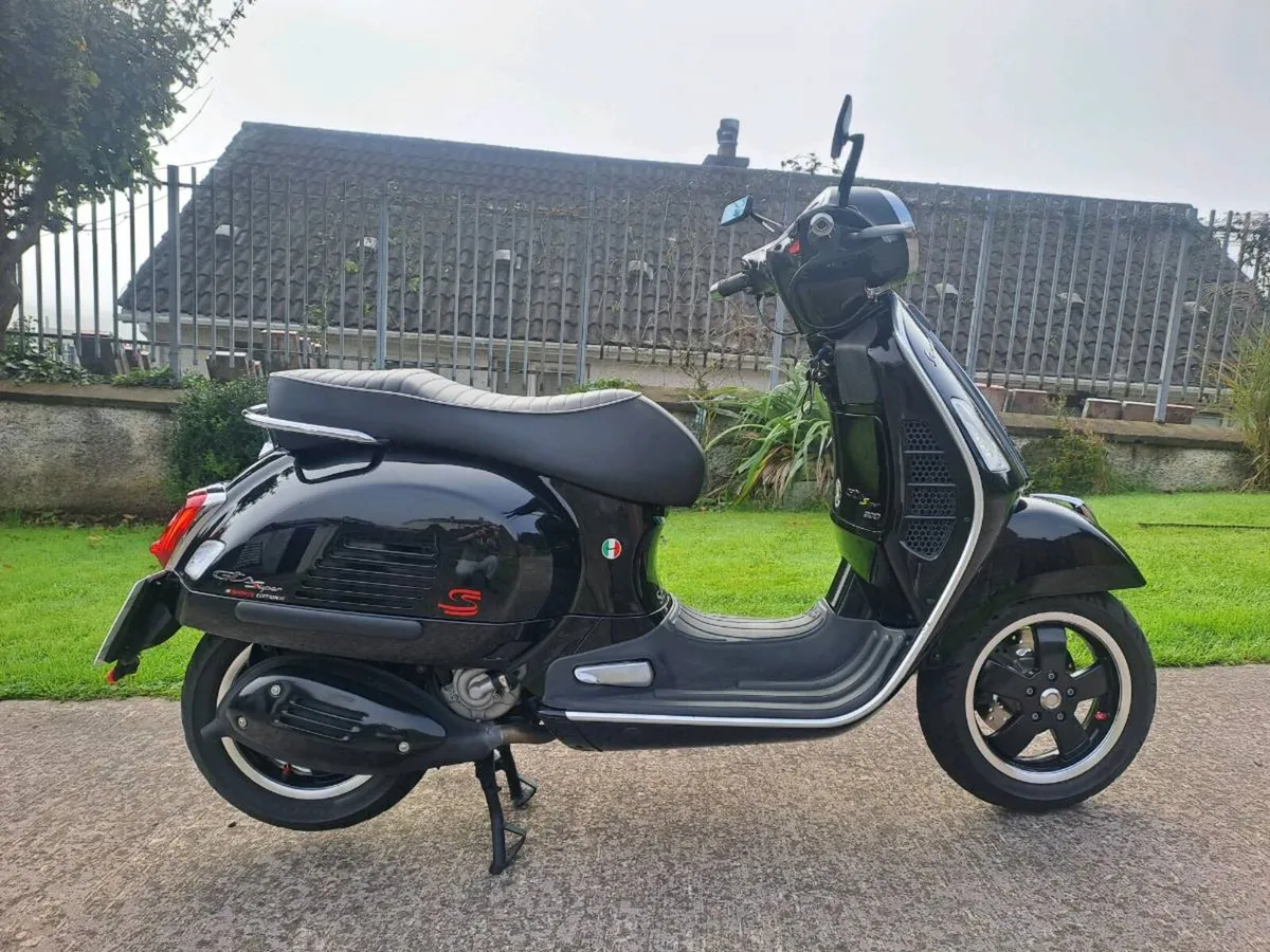 Vespa Gts300HPE " Read Ad" - Image 4