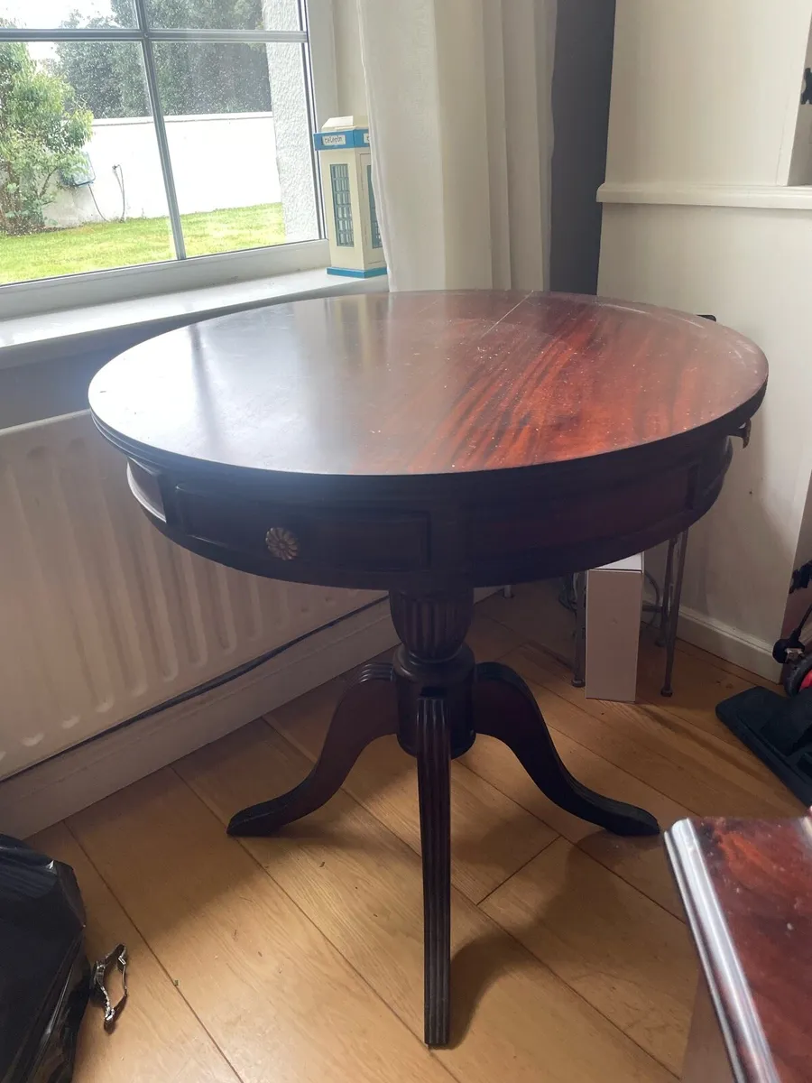 Corner cabinet and round table - Image 3