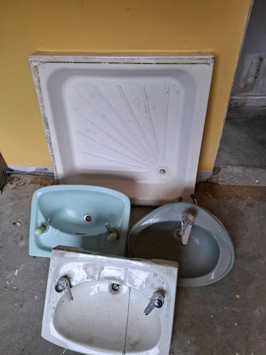 doors/sinks/shower tray/radiator - Image 1