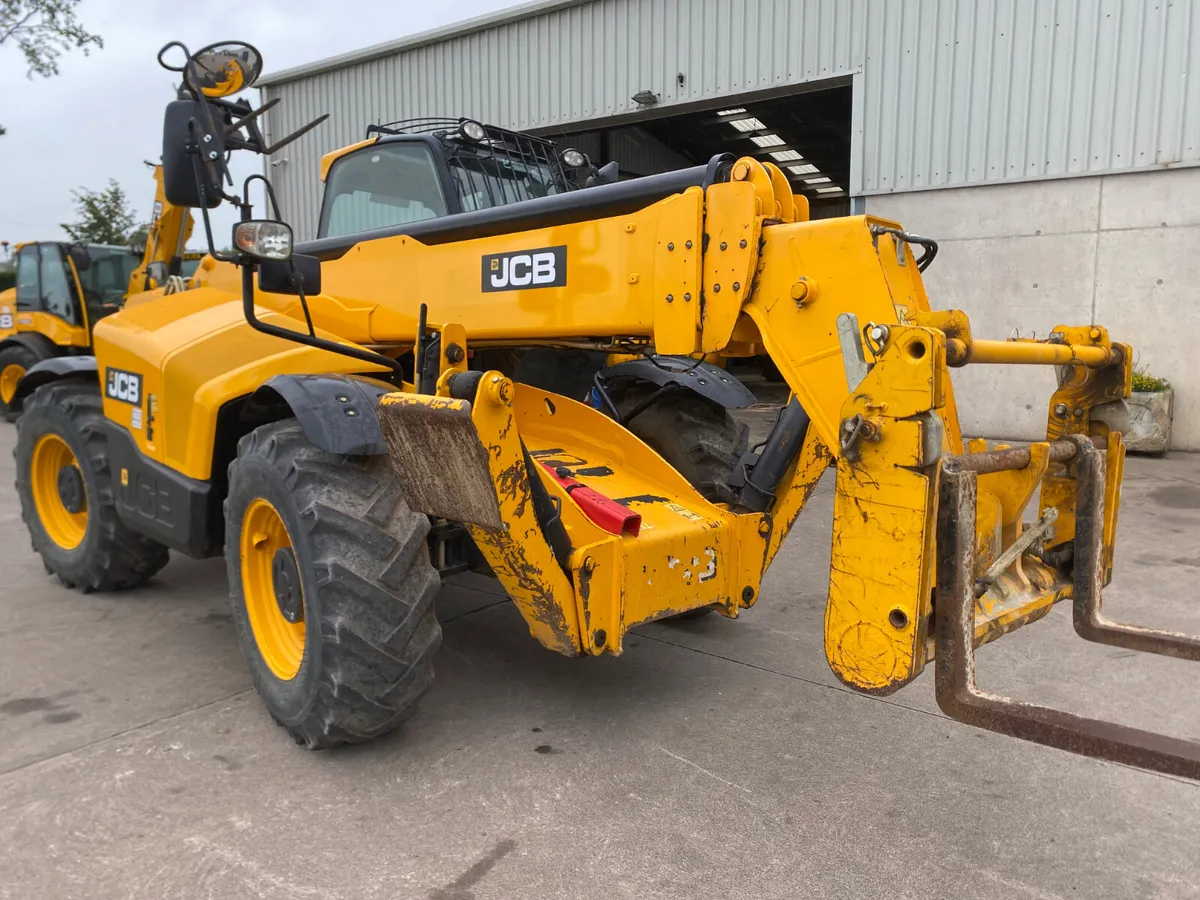 2022 JCB 540-140 - Image 2