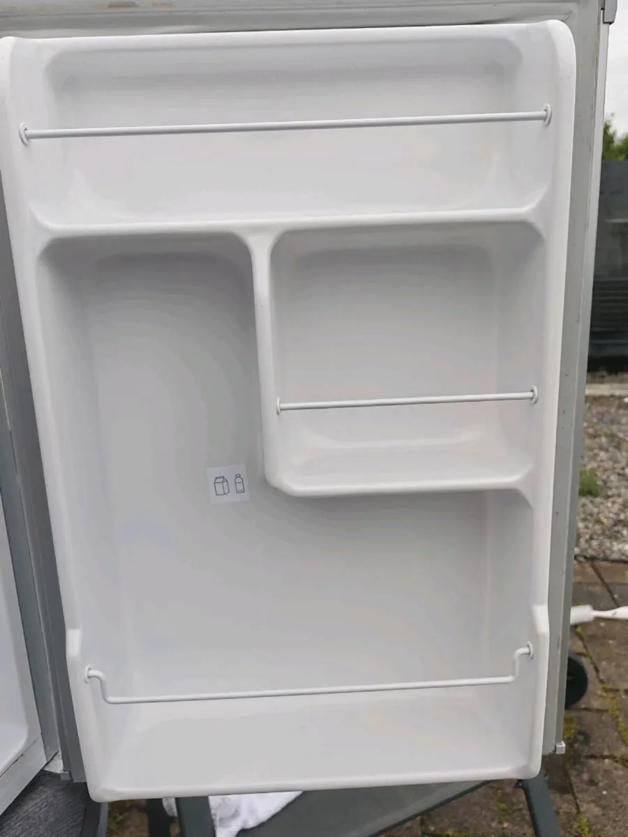 LOGIK Mini fridge (67L) Pristine Like new! - Image 4
