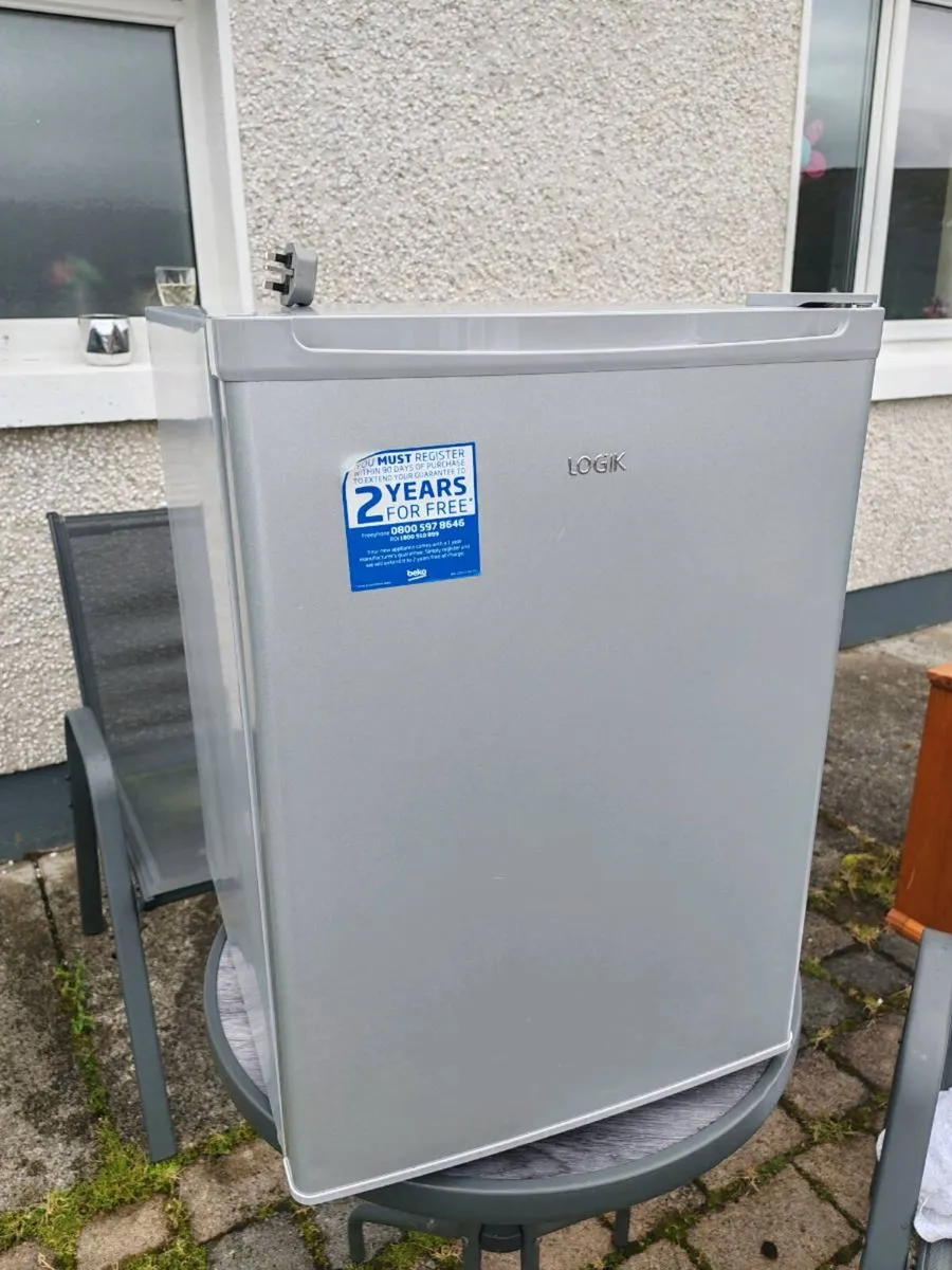 LOGIK Mini fridge (67L) Pristine Like new! - Image 1
