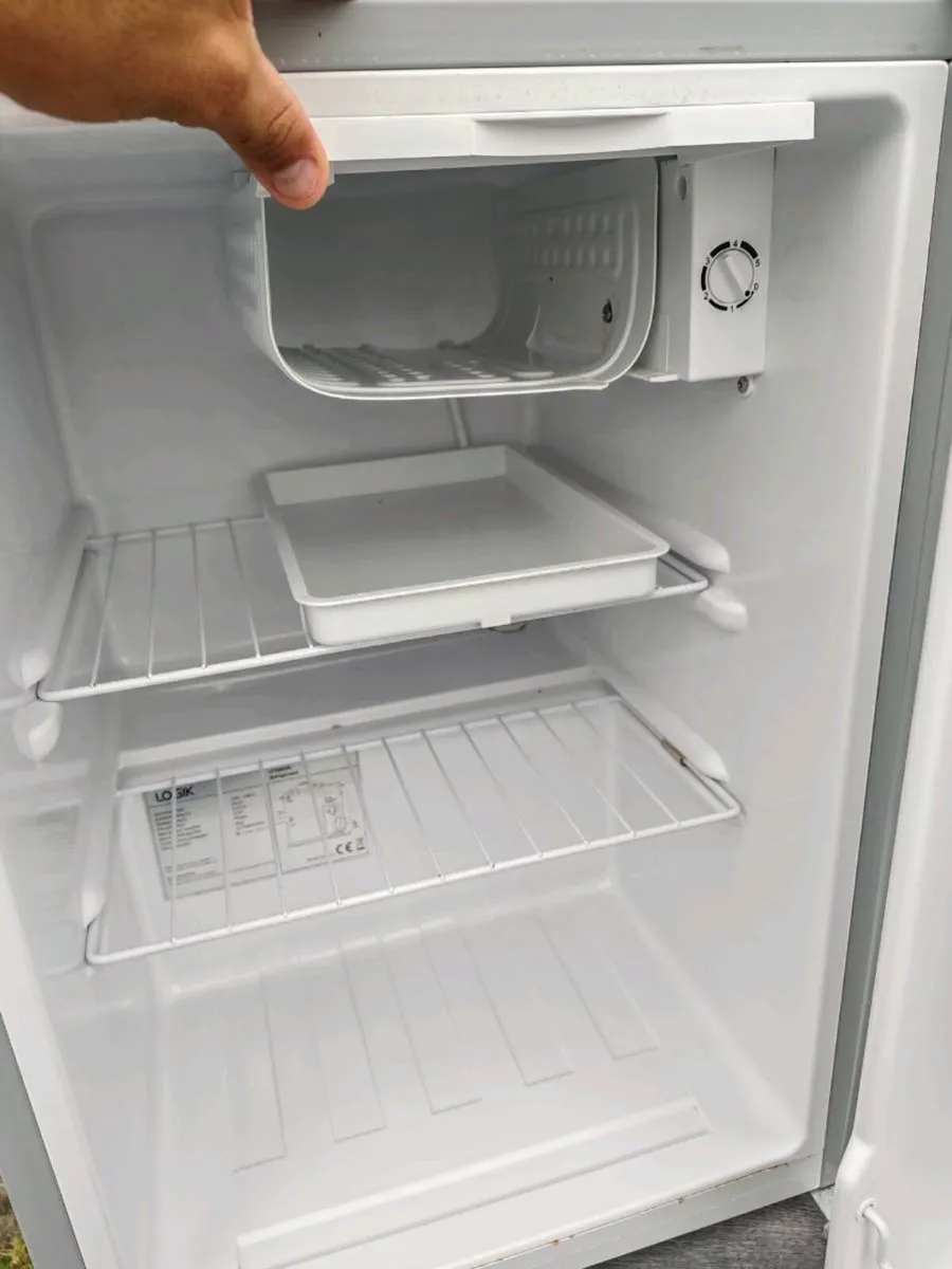 LOGIK Mini fridge (67L) Pristine Like new! - Image 3